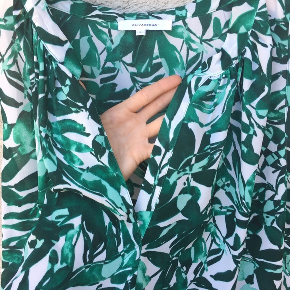 Olivaceous Floral Leaf Print Sleeveless Blouse - Picture 4 of 7